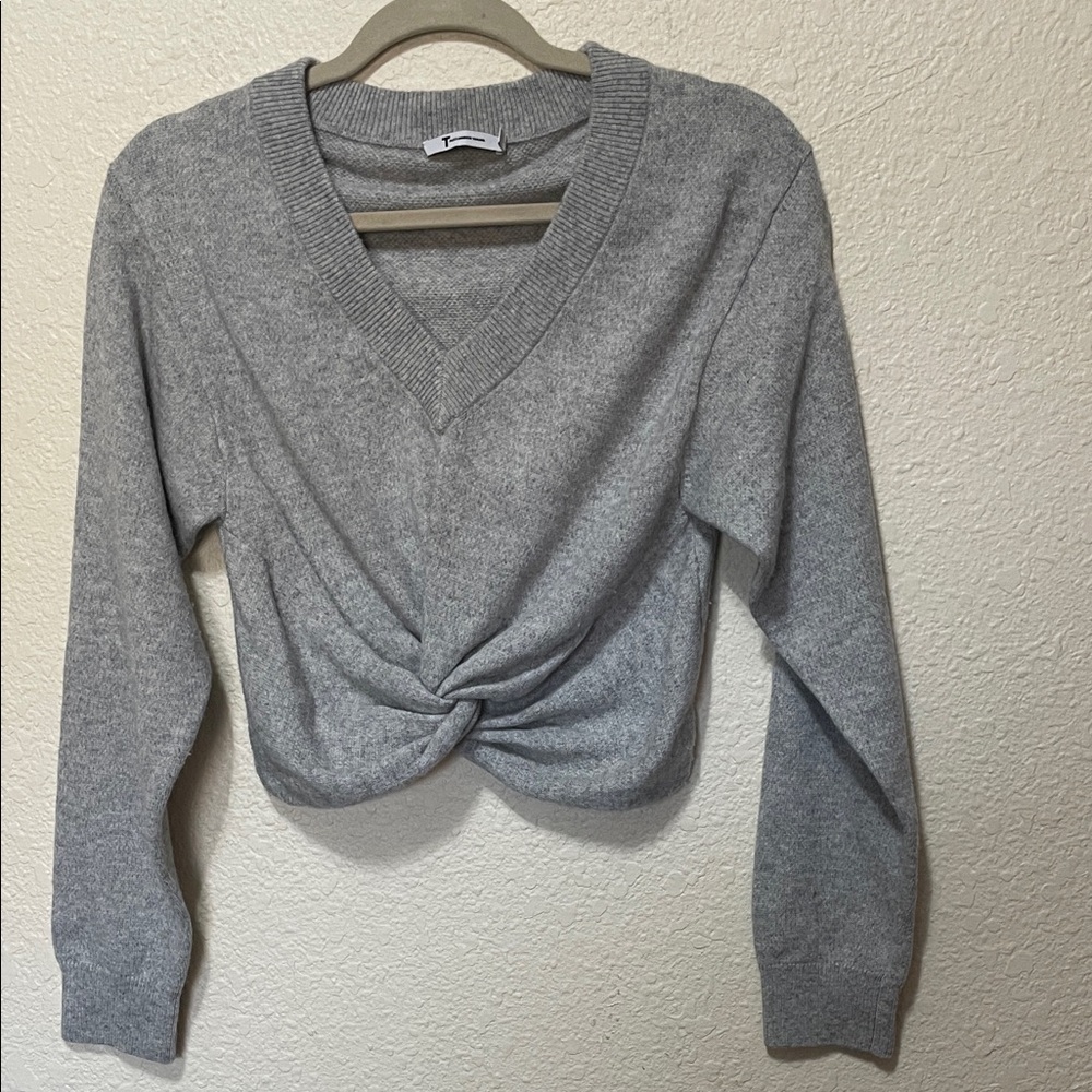 Classic V-Neck Twist Front Sweater - Gray